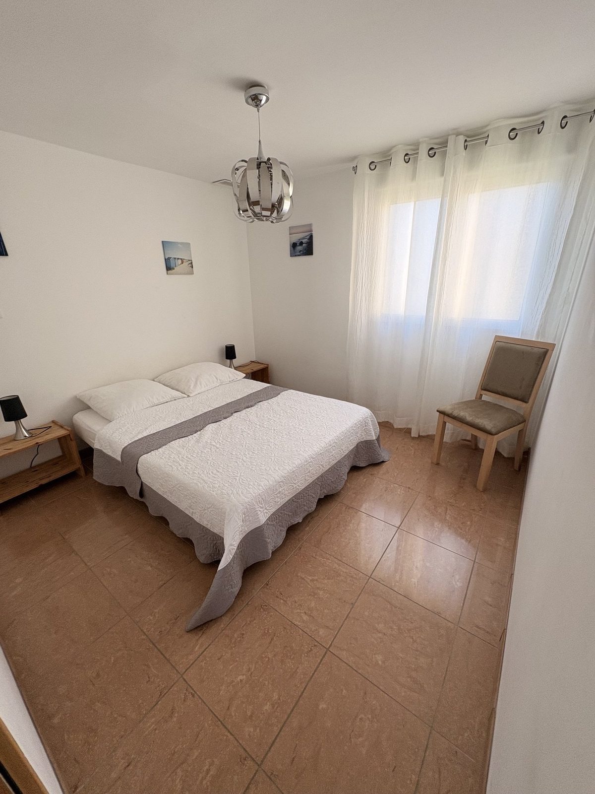 Chambre lit double au rez-de-chaussée